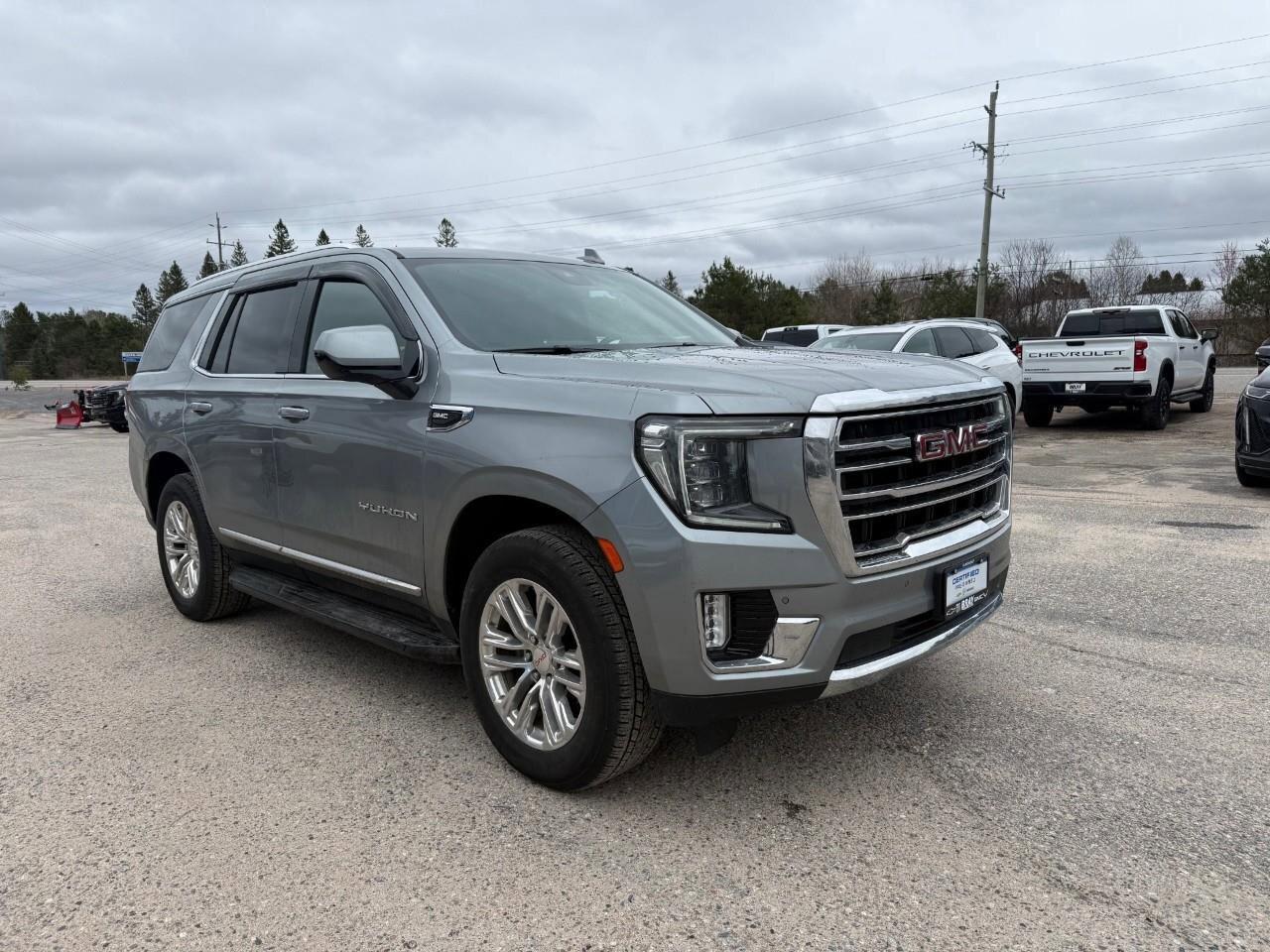 2024 GMC Yukon SLT ALL WEATHER MATS. RUNNING BOARDS. REAR SEAT ME Photo