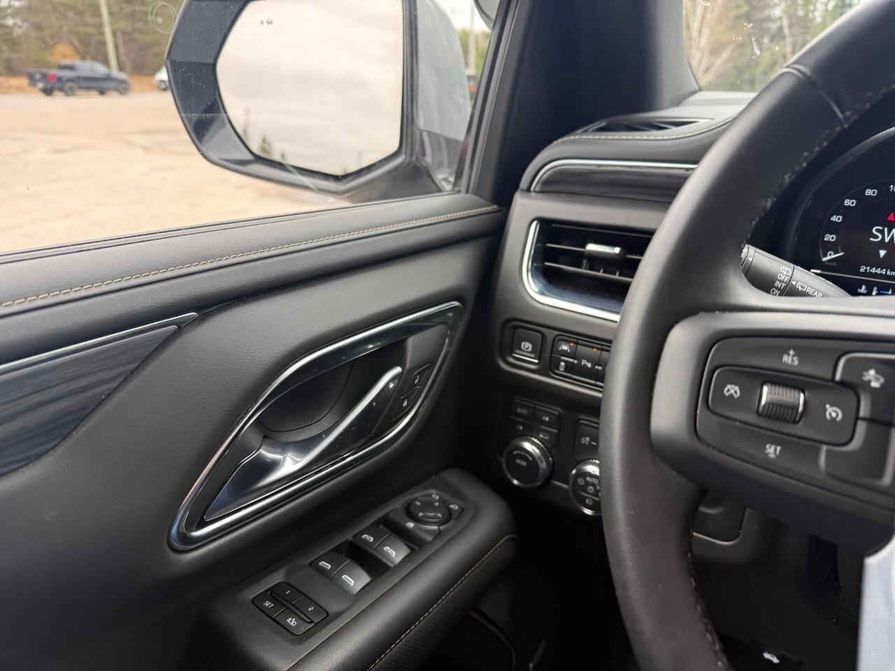 2024 GMC Yukon SLT ALL WEATHER MATS. RUNNING BOARDS. REAR SEAT ME Photo