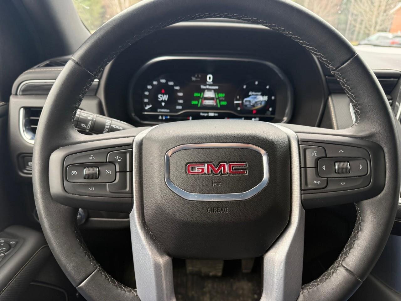 2024 GMC Yukon SLT ALL WEATHER MATS. RUNNING BOARDS. REAR SEAT ME Photo