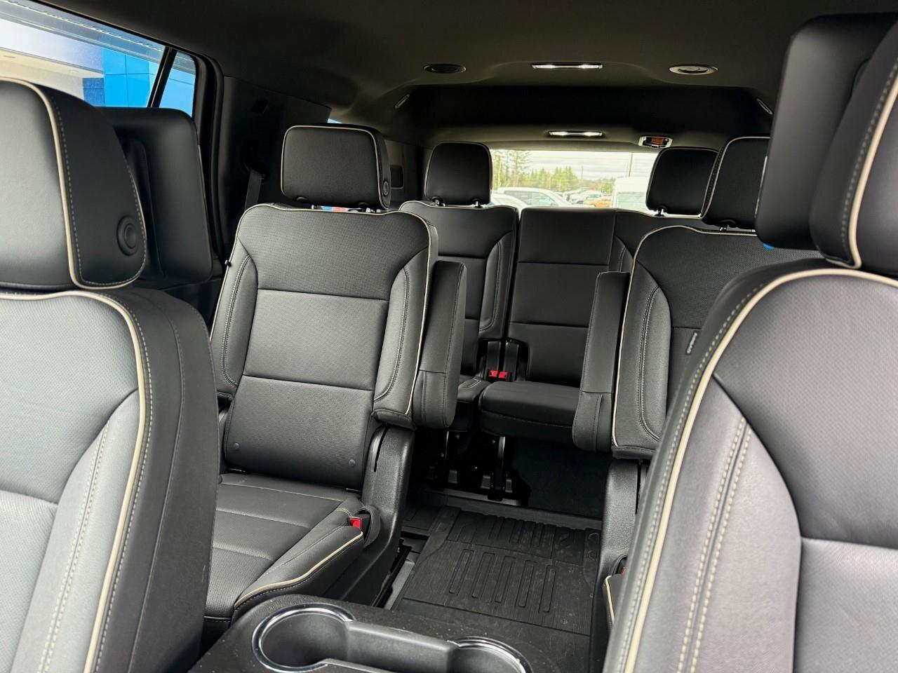 2024 GMC Yukon SLT ALL WEATHER MATS. RUNNING BOARDS. REAR SEAT ME Photo