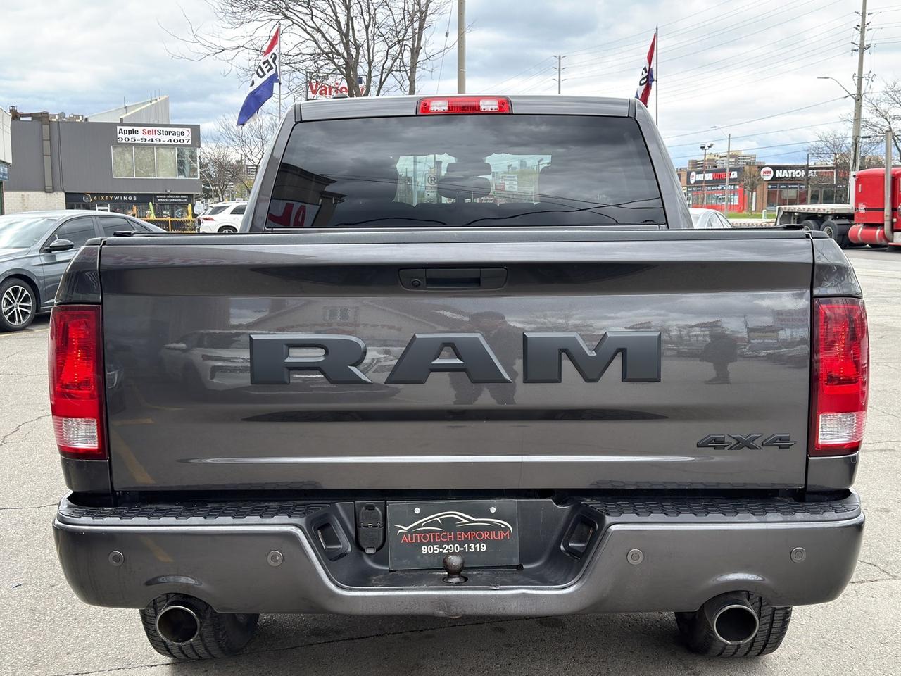2022 RAM 1500 Classic Express Crew Cab 5.7 HEMI 4X4   Htd Steering   Htd Photo