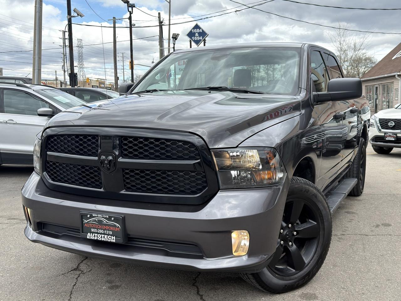 2022 RAM 1500 Classic Express Crew Cab 5.7 HEMI 4X4   Htd Steering   Htd Photo