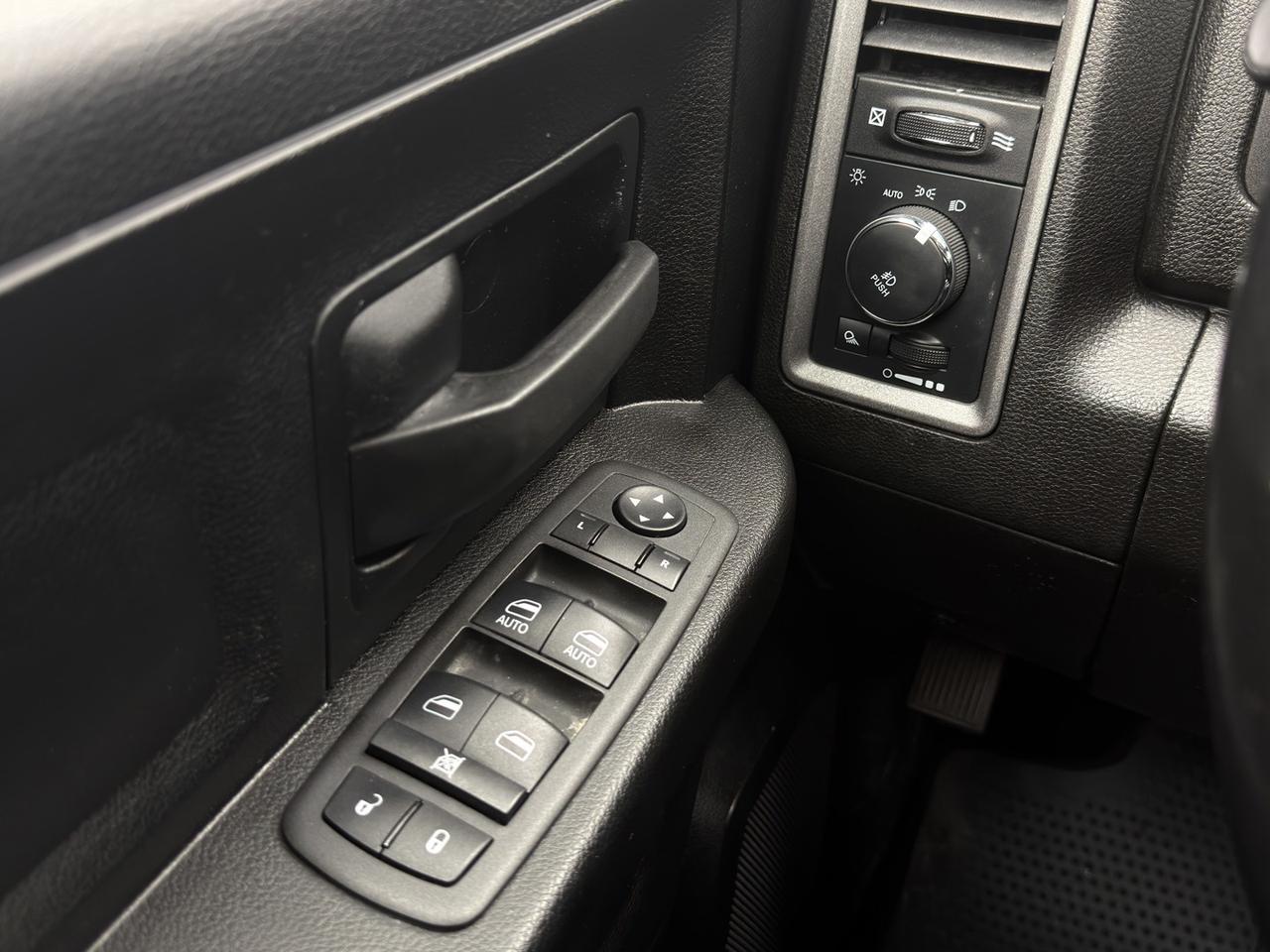 2022 RAM 1500 Classic Express Crew Cab 5.7 HEMI 4X4   Htd Steering   Htd Photo