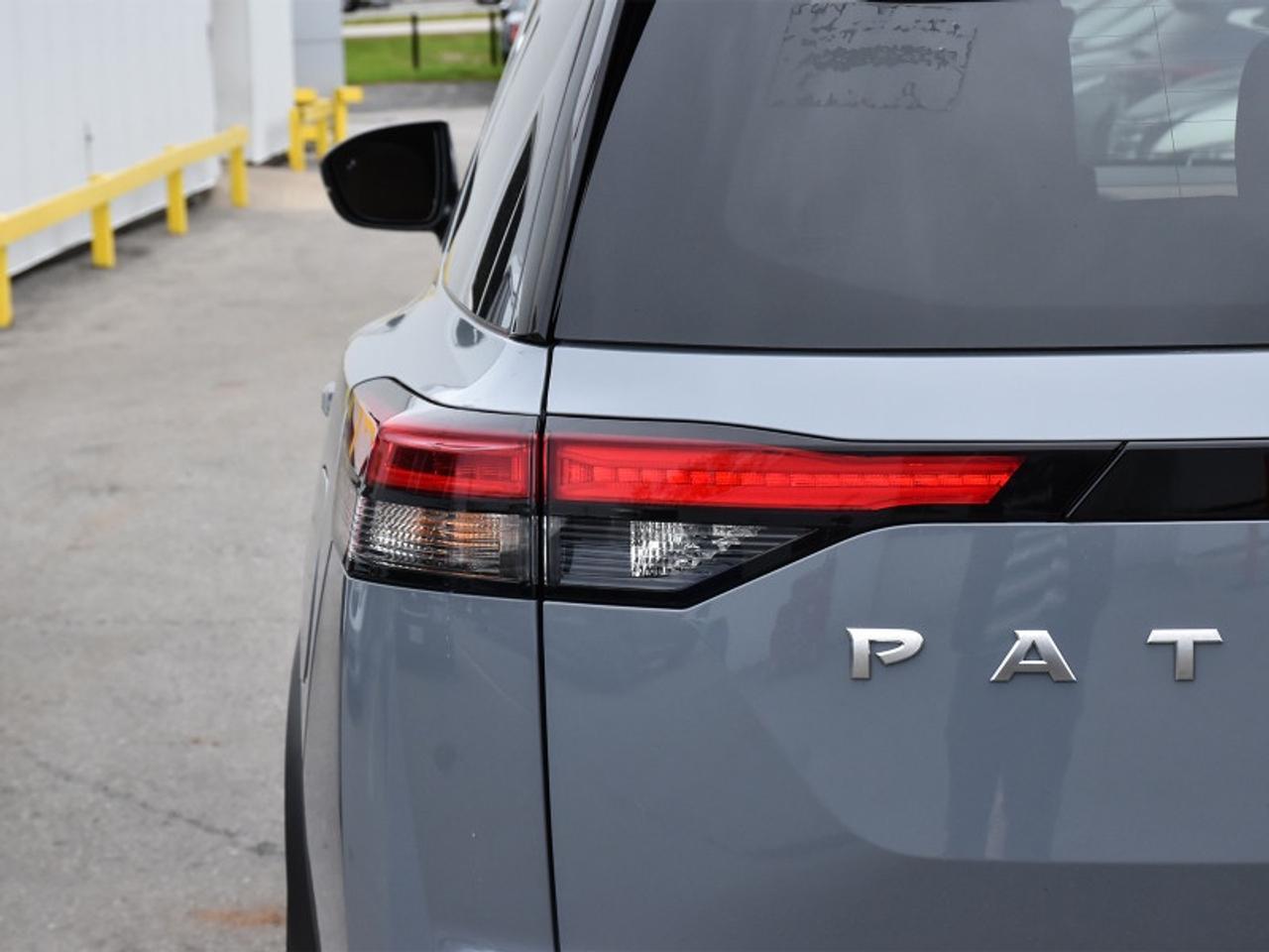 2024 Nissan Pathfinder Platinum   Leather   Roof   Navi   Adaptive Cruise Photo