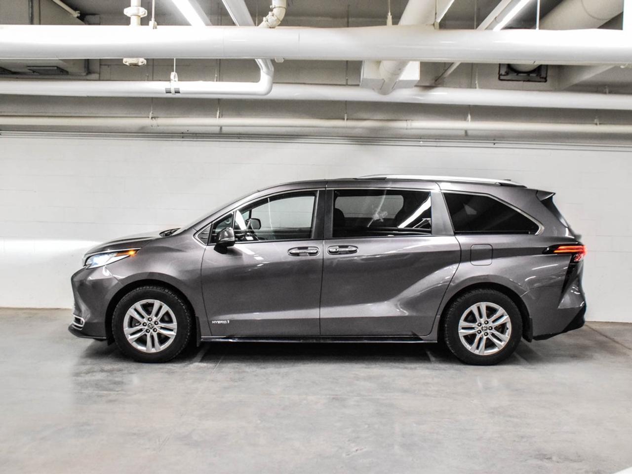 2021 Toyota Sienna  Photo2