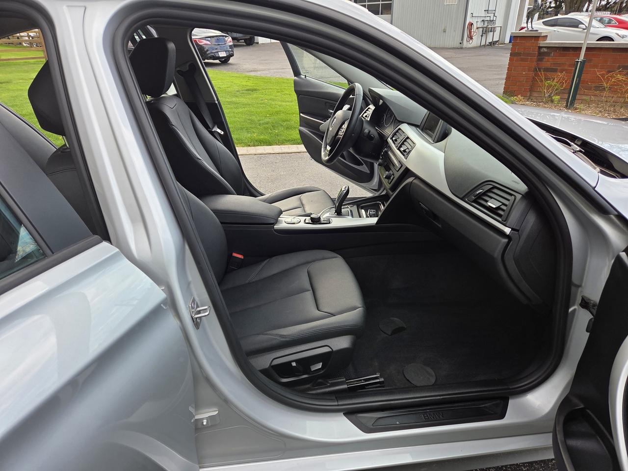 2013 BMW 3 Series 320i RWD, Only 53K,Drives Great,Must See! Photo