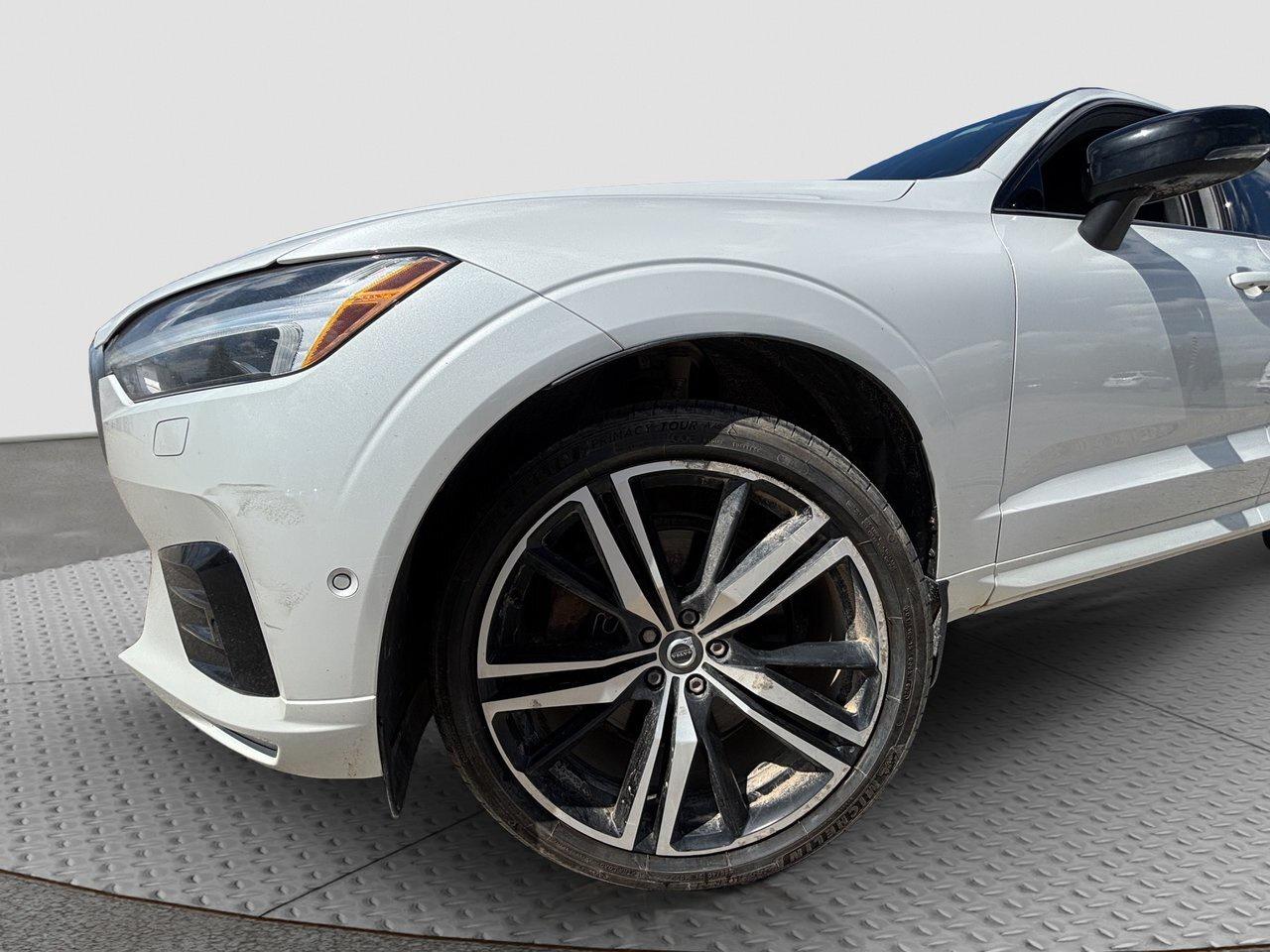 2020 Volvo XC60 R-Design Photo