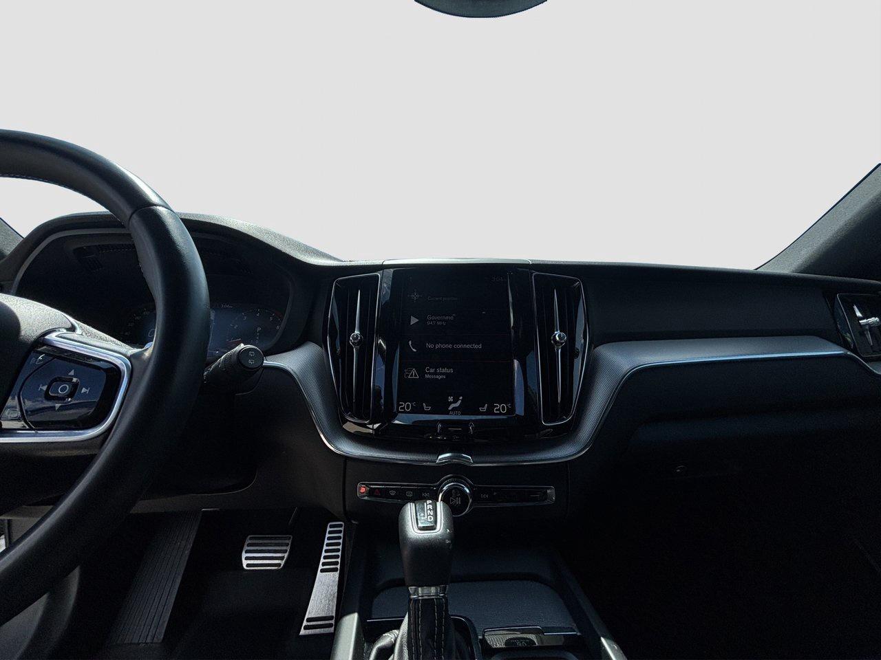 2020 Volvo XC60 R-Design Photo