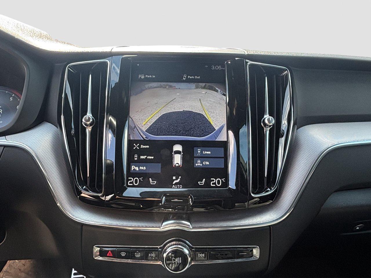 2020 Volvo XC60 R-Design Photo