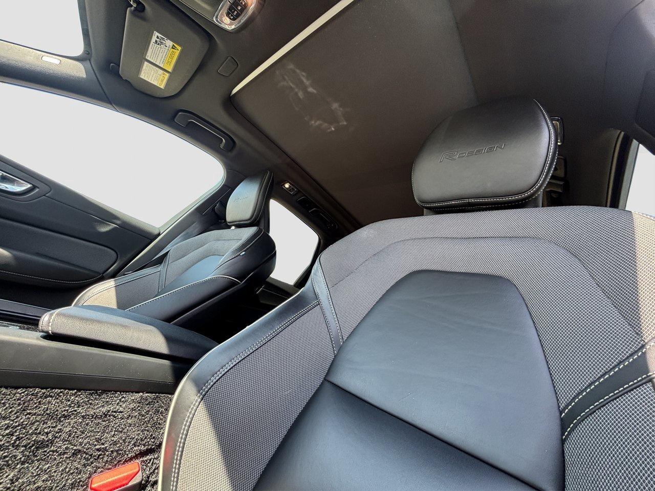 2020 Volvo XC60 R-Design Photo