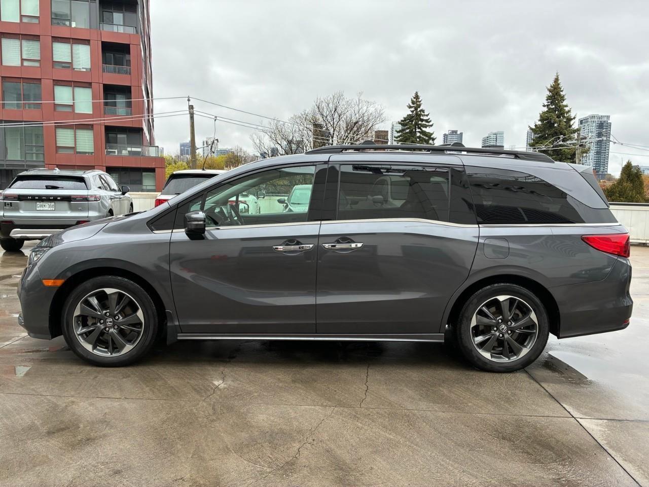 2024 Honda Odyssey Touring Passenger Van Photo2