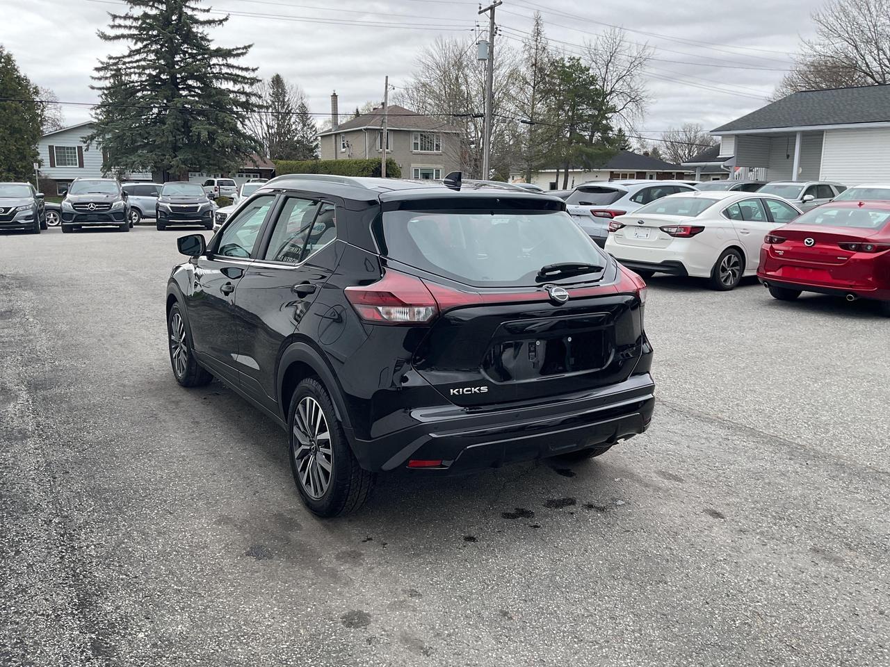 2025 Nissan Kicks Play  Photo2