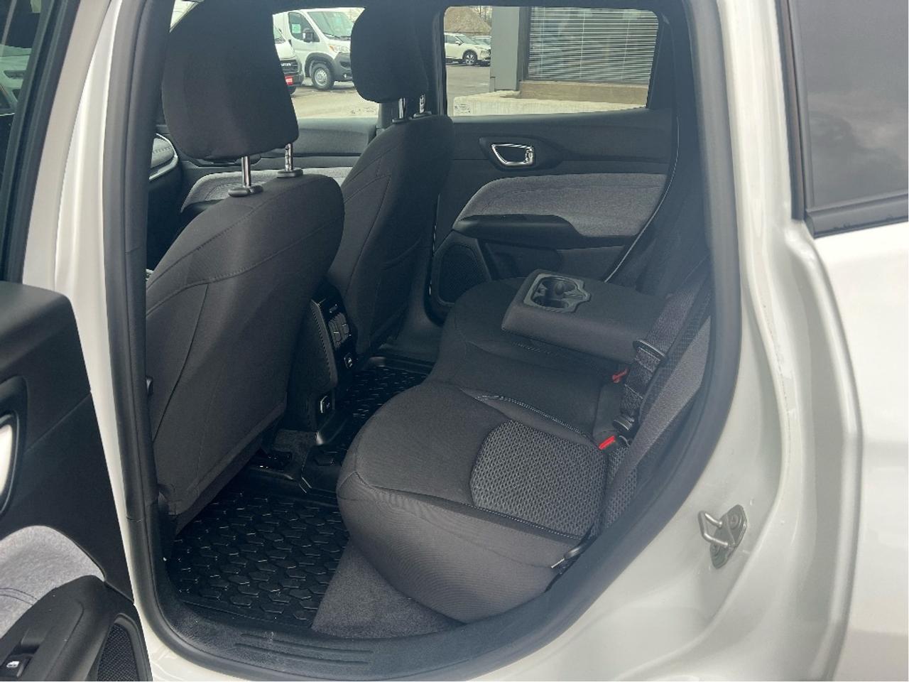 2025 Jeep Compass Sport 4x4 *HEATED SEATS *SNOW TIRES INCLUDED Photo