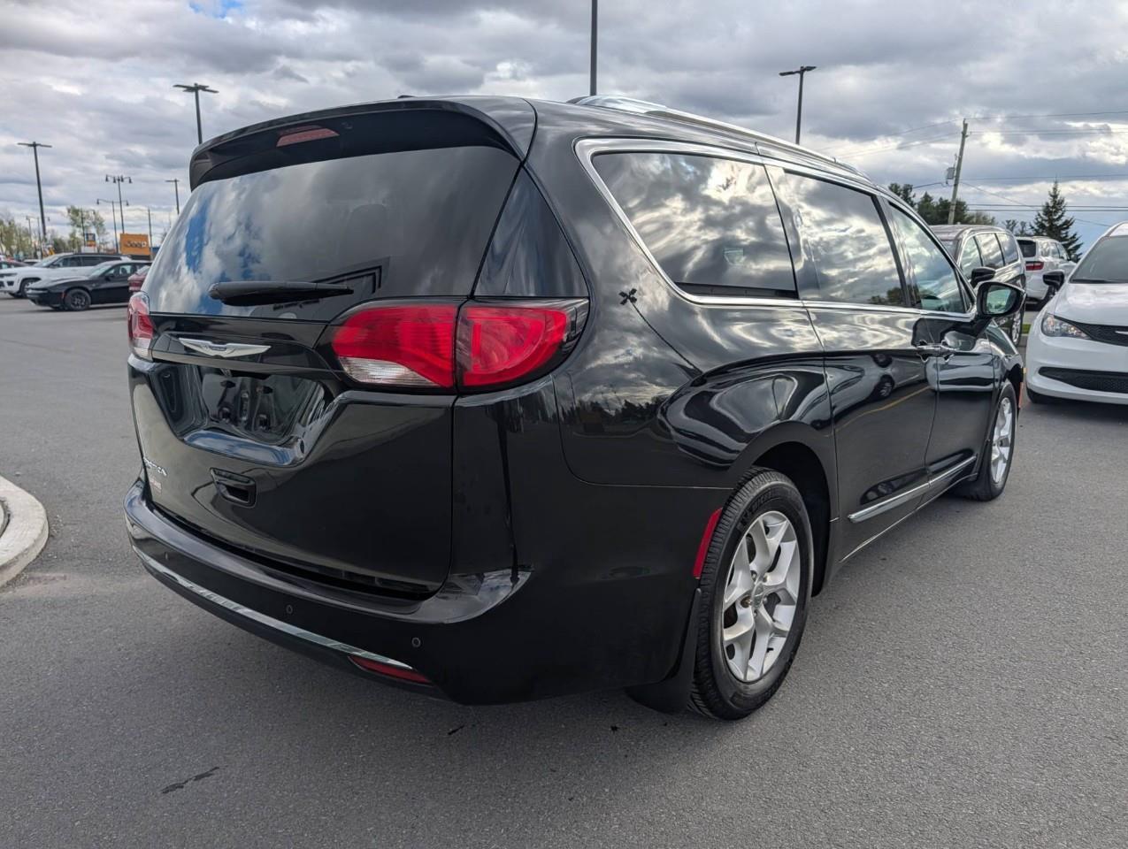 2020 Chrysler Pacifica Touring-L Plus ONE OWNER Photo