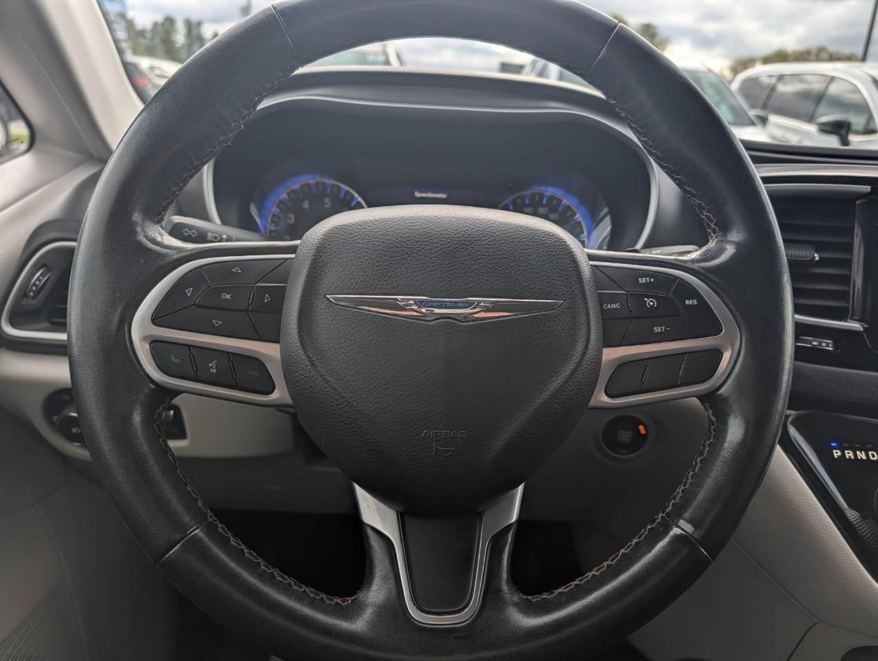 2020 Chrysler Pacifica Touring-L Plus ONE OWNER Photo