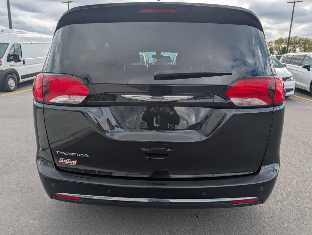 2020 Chrysler Pacifica Touring-L Plus ONE OWNER Photo