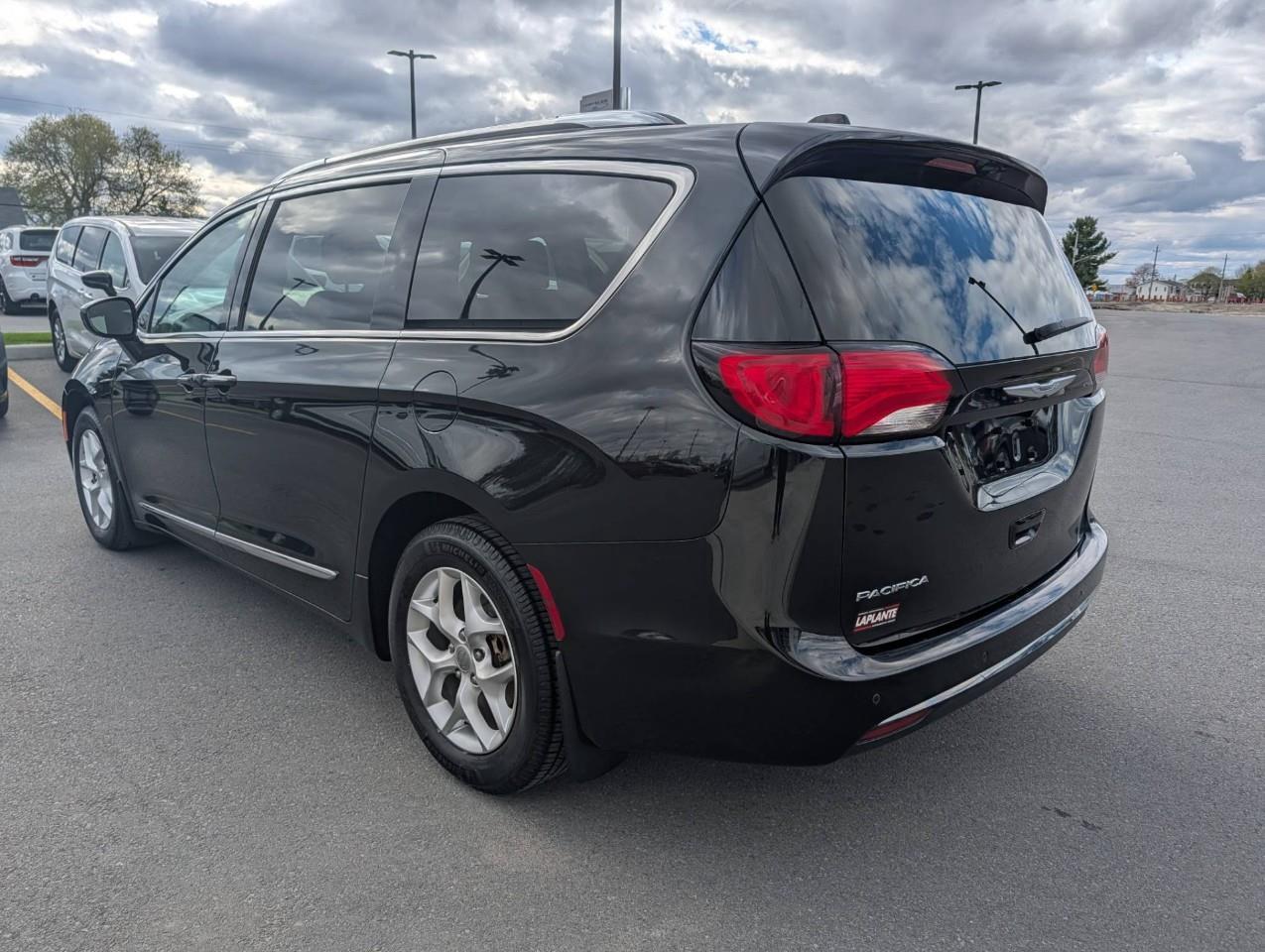 2020 Chrysler Pacifica Touring-L Plus ONE OWNER Photo