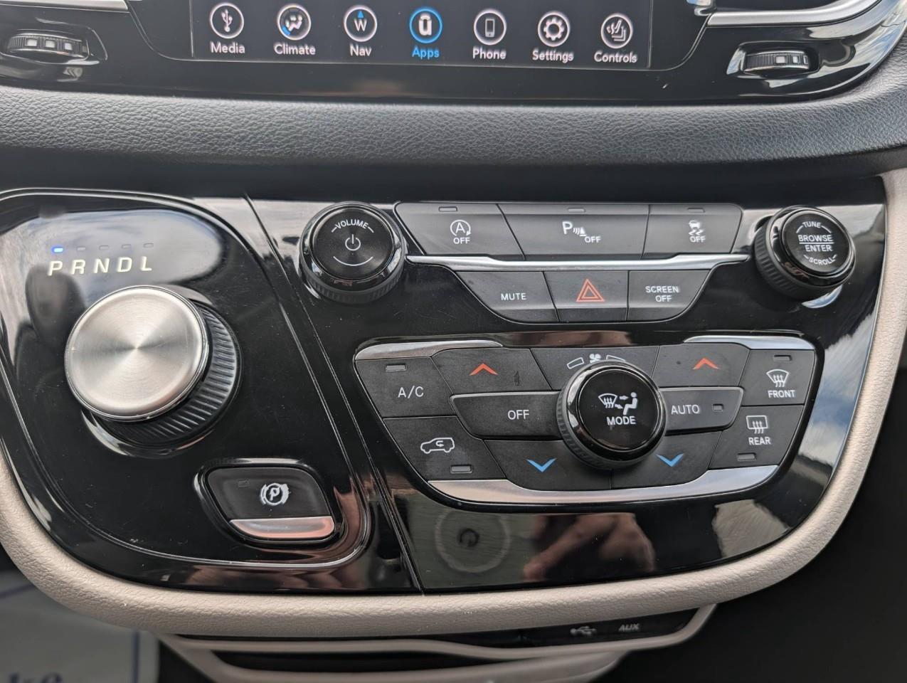 2020 Chrysler Pacifica Touring-L Plus ONE OWNER Photo