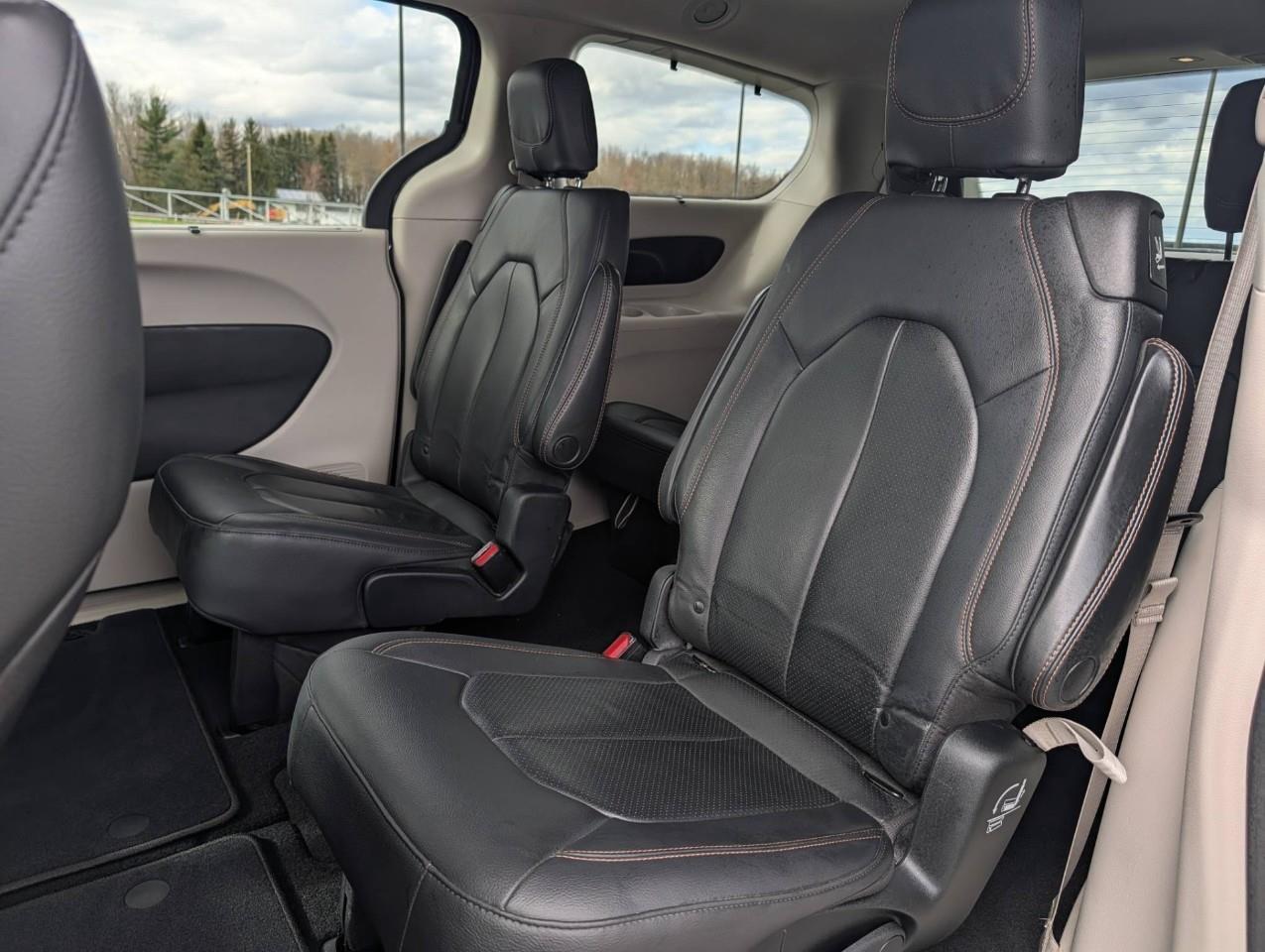 2020 Chrysler Pacifica Touring-L Plus ONE OWNER Photo