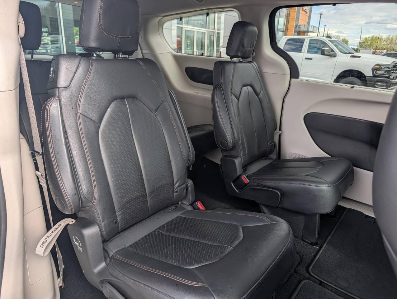 2020 Chrysler Pacifica Touring-L Plus ONE OWNER Photo