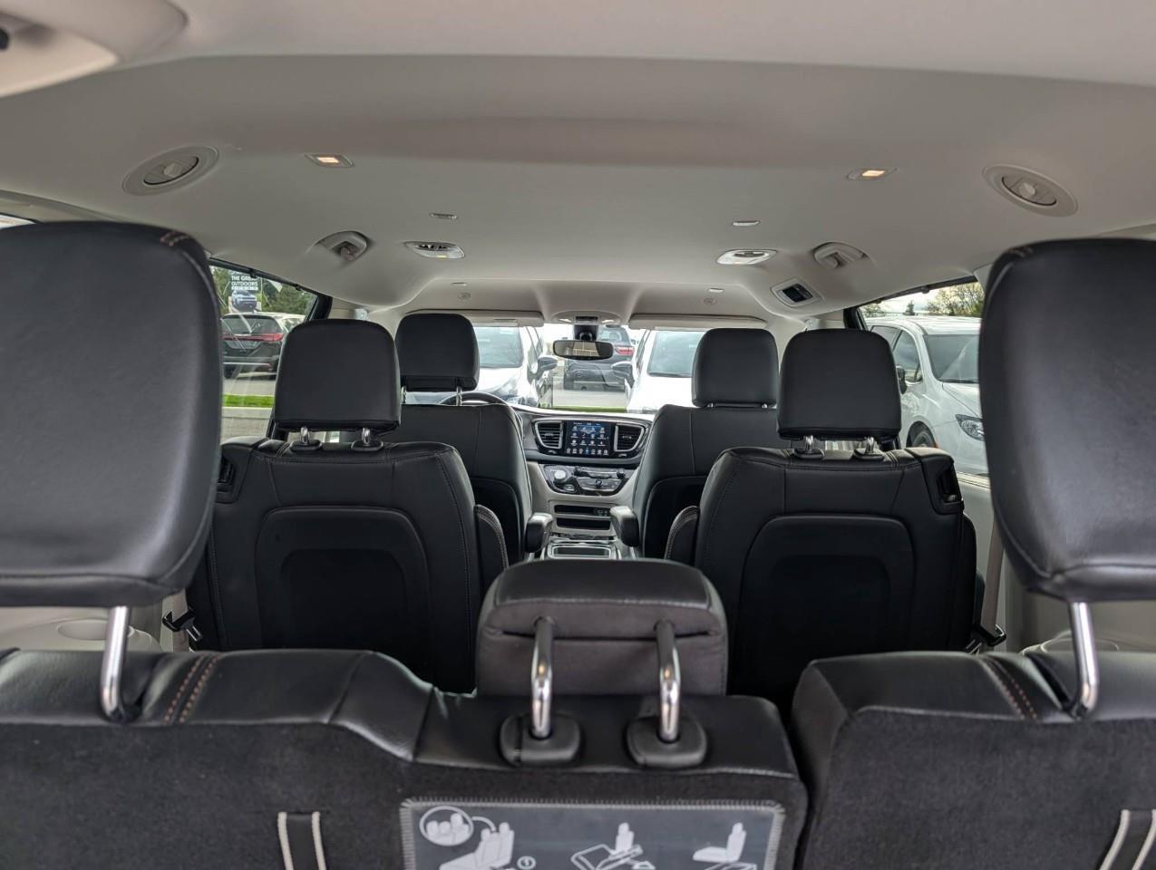2020 Chrysler Pacifica Touring-L Plus ONE OWNER Photo