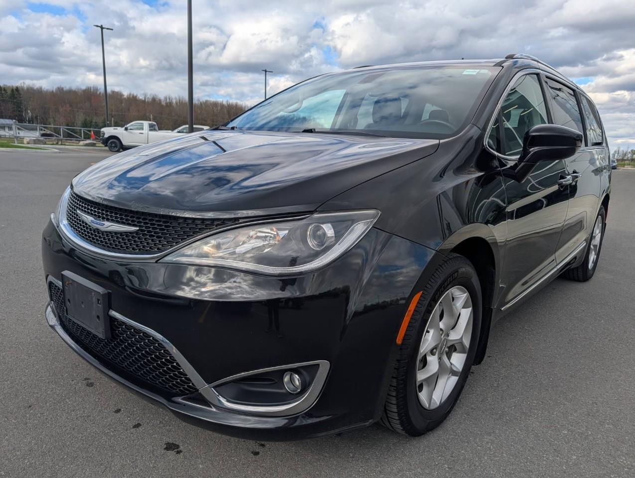 2020 Chrysler Pacifica Touring-L Plus ONE OWNER Photo