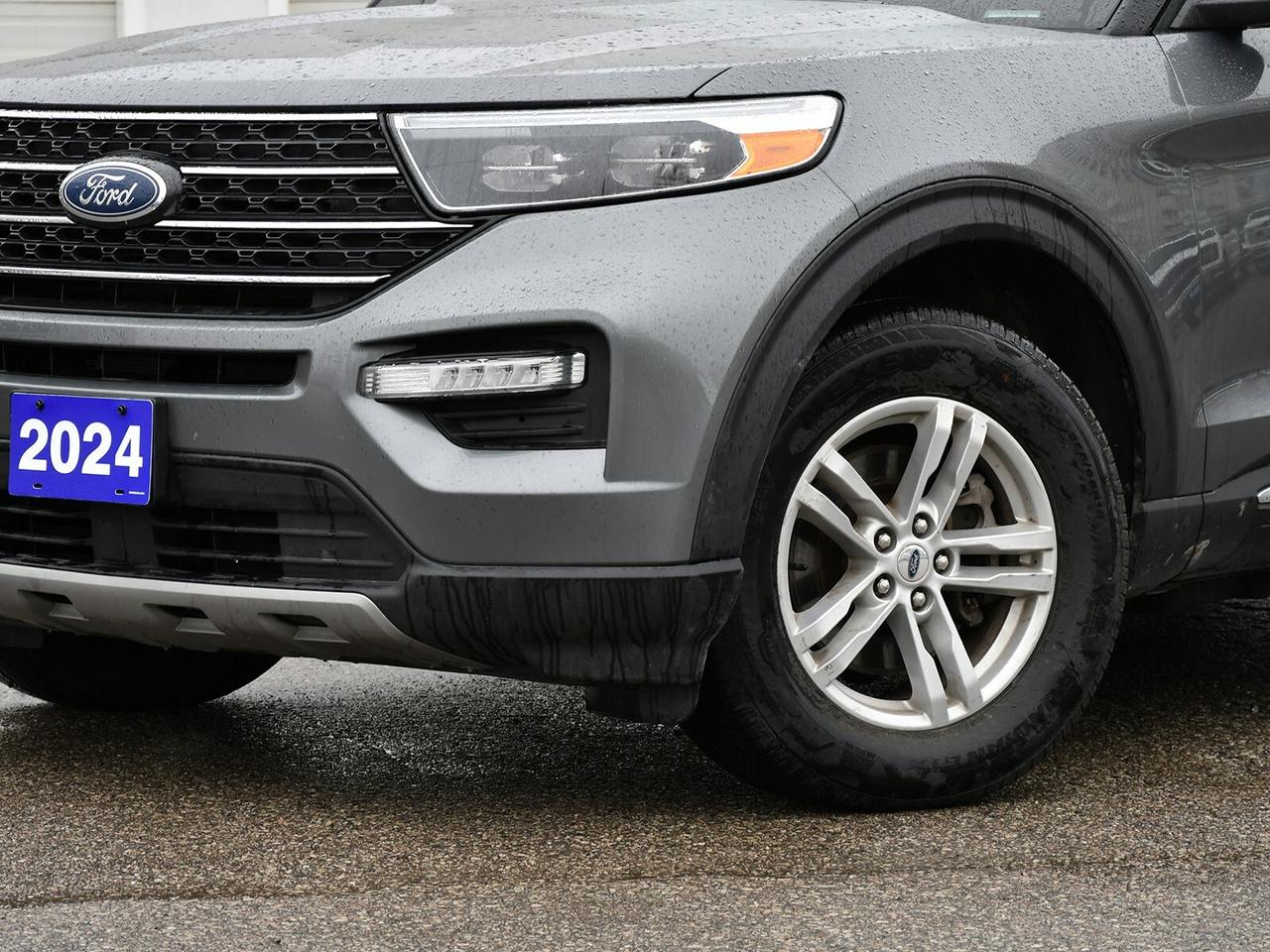 2024 Ford Explorer AWD   3RD ROW SEATING   FUEL EFFICIENT Photo