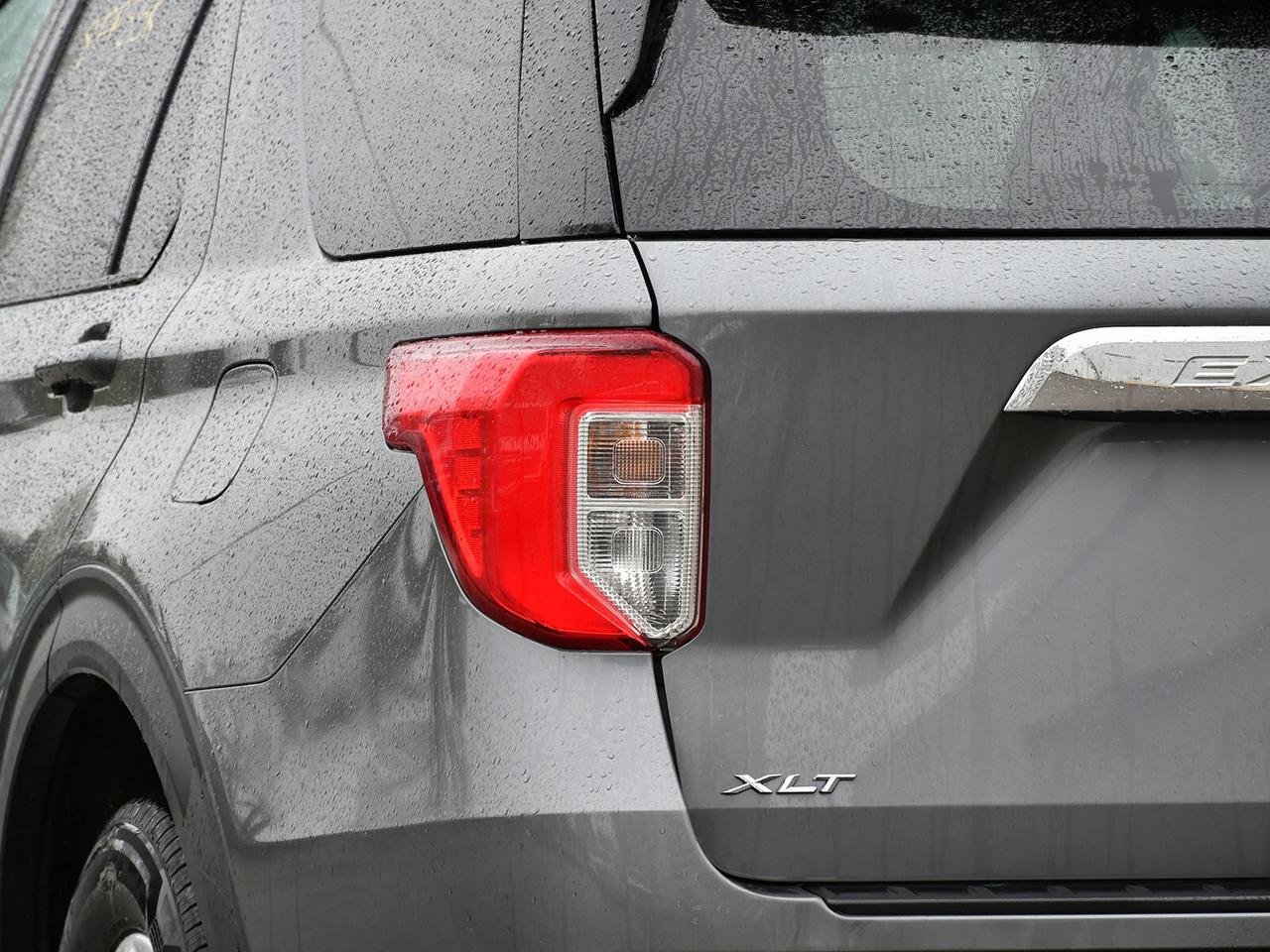 2024 Ford Explorer AWD   3RD ROW SEATING   FUEL EFFICIENT Photo