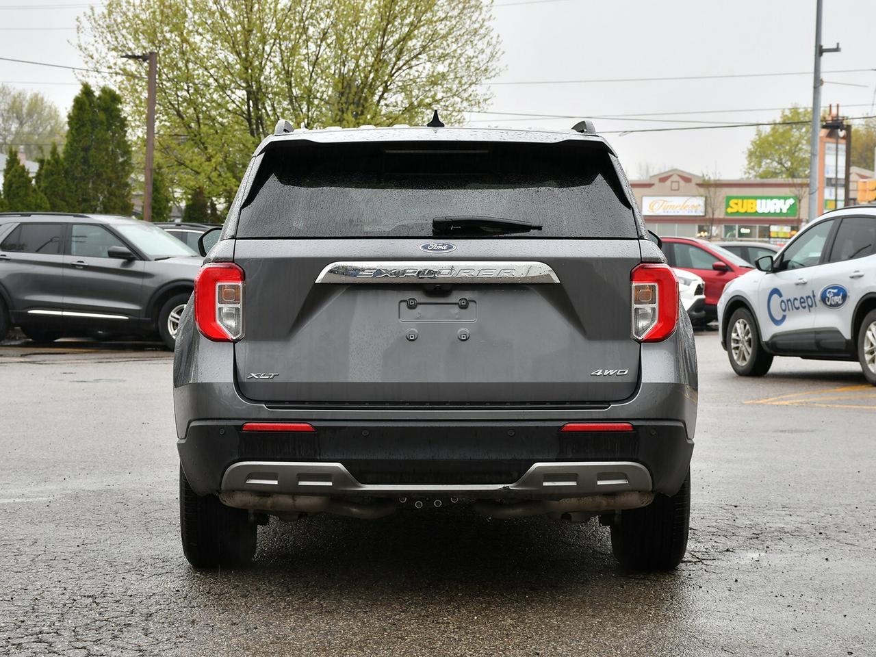 2024 Ford Explorer AWD   3RD ROW SEATING   FUEL EFFICIENT Photo