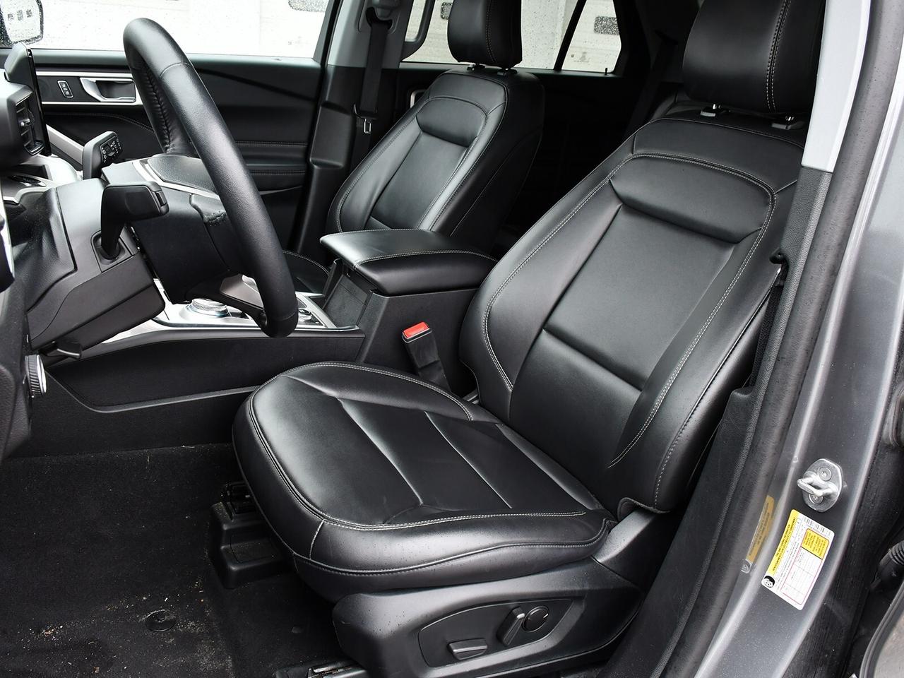 2024 Ford Explorer AWD   3RD ROW SEATING   FUEL EFFICIENT Photo