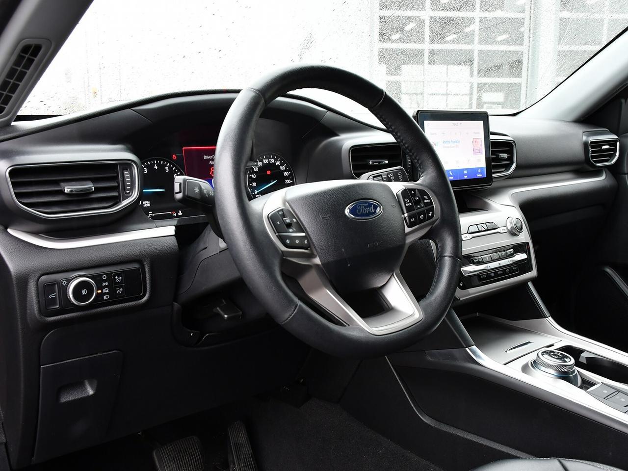 2024 Ford Explorer AWD   3RD ROW SEATING   FUEL EFFICIENT Photo