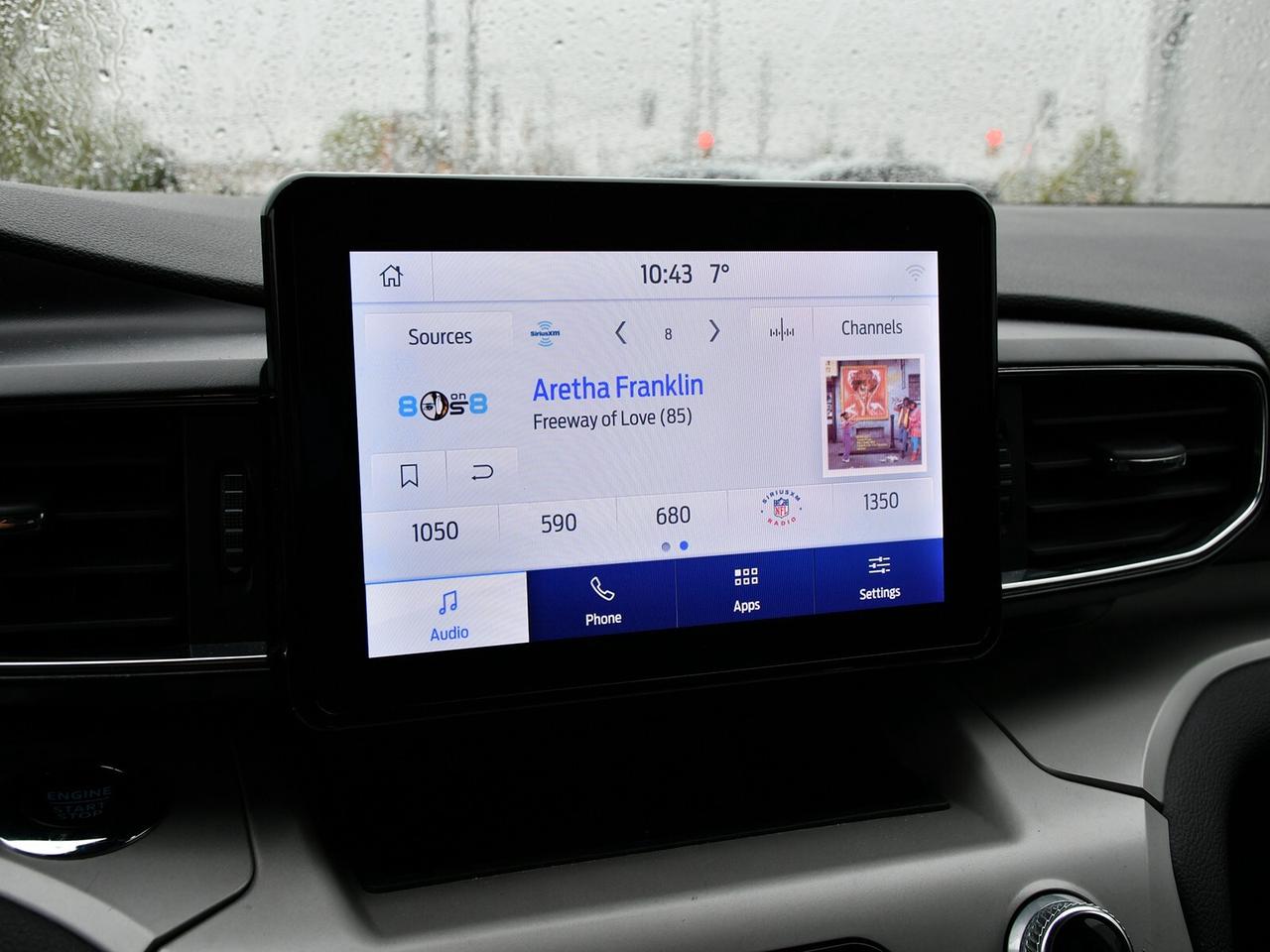 2024 Ford Explorer AWD   3RD ROW SEATING   FUEL EFFICIENT Photo
