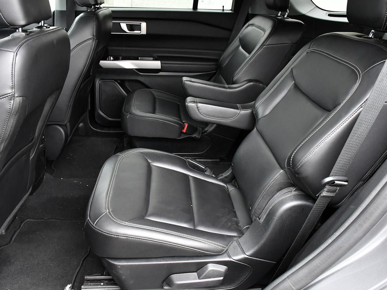2024 Ford Explorer AWD   3RD ROW SEATING   FUEL EFFICIENT Photo