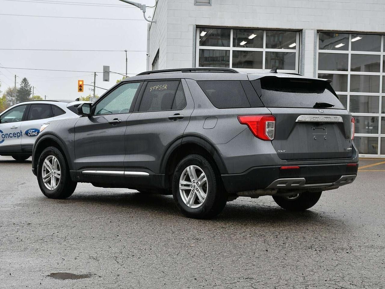 2024 Ford Explorer XLT 4WD   3RD ROW SEATING   FUEL EFFICIENT Photo