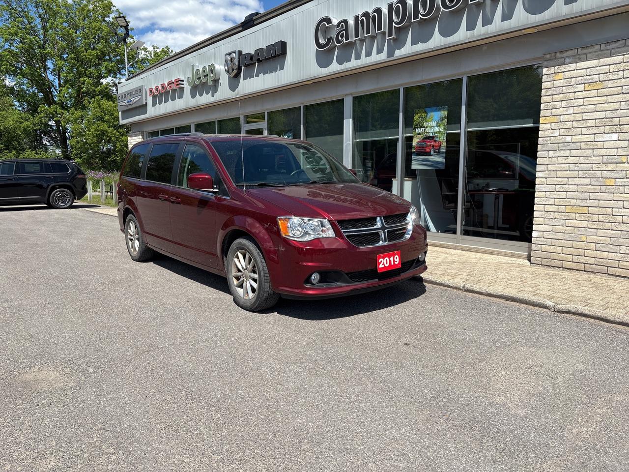 2019 Dodge Grand Caravan SXT Premium Plus Photo2