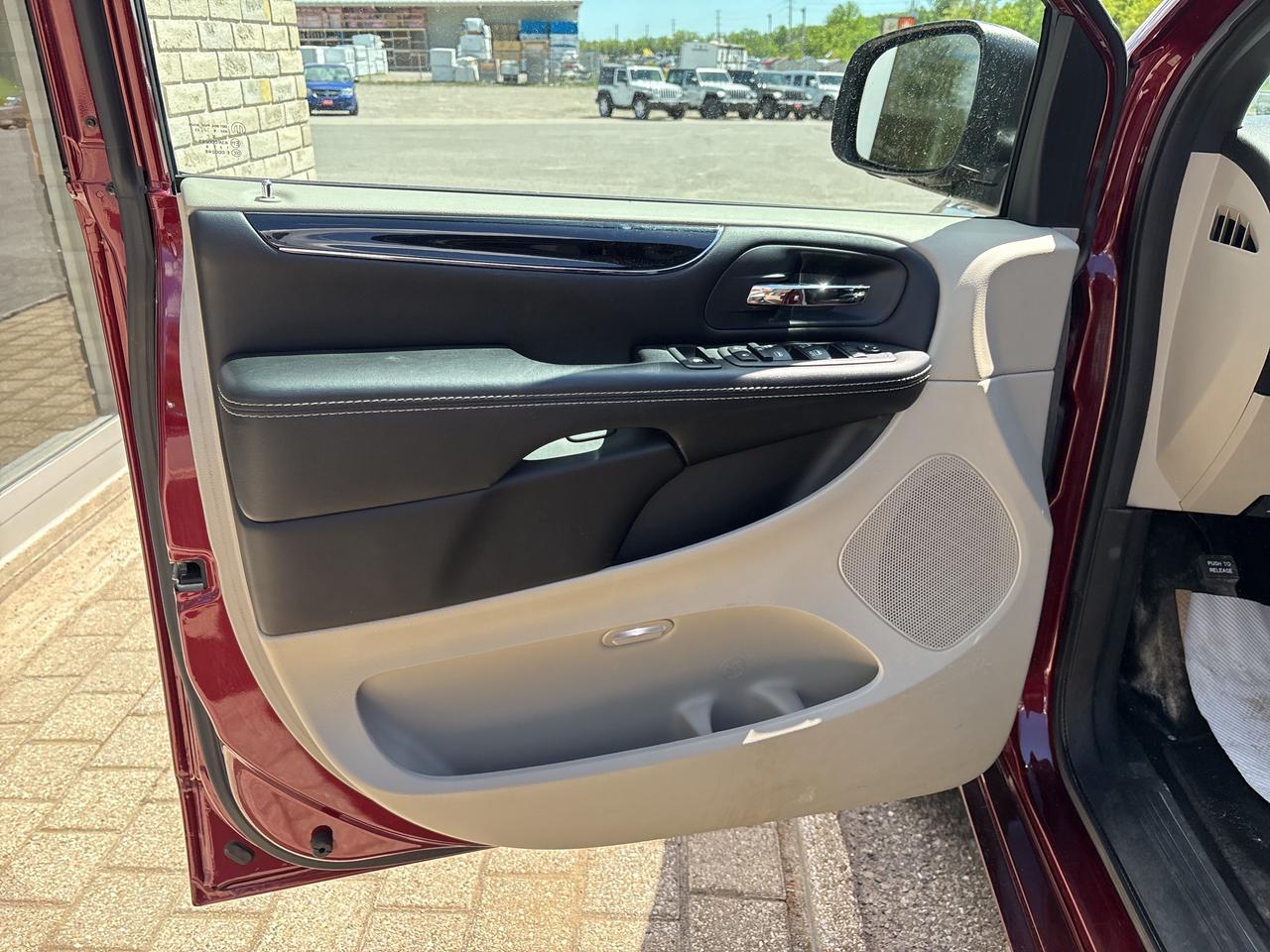 2019 Dodge Grand Caravan SXT Premium Plus Photo