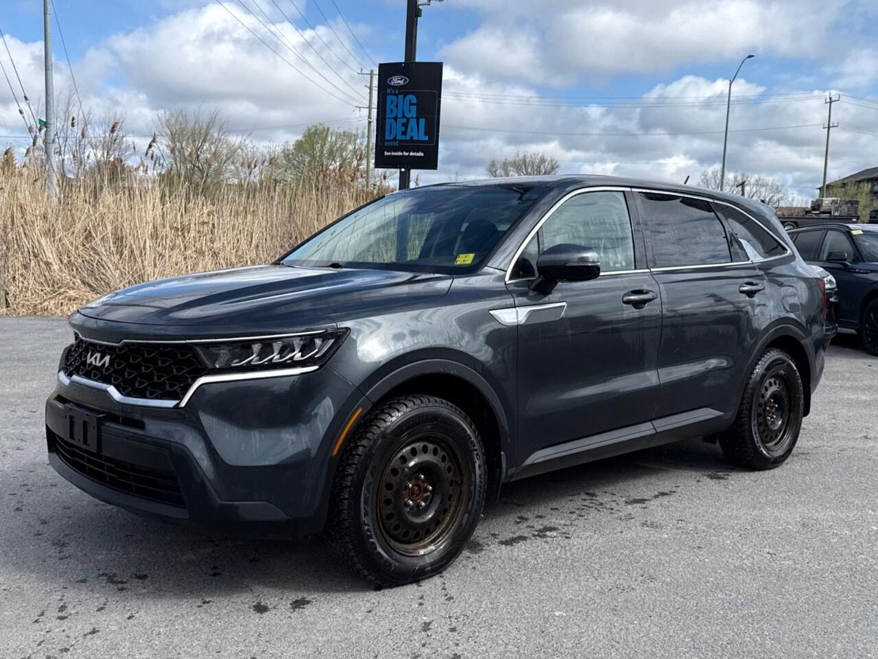 2022 Kia Sorento LX PLUS   3RD ROW SEATING   AWD Photo