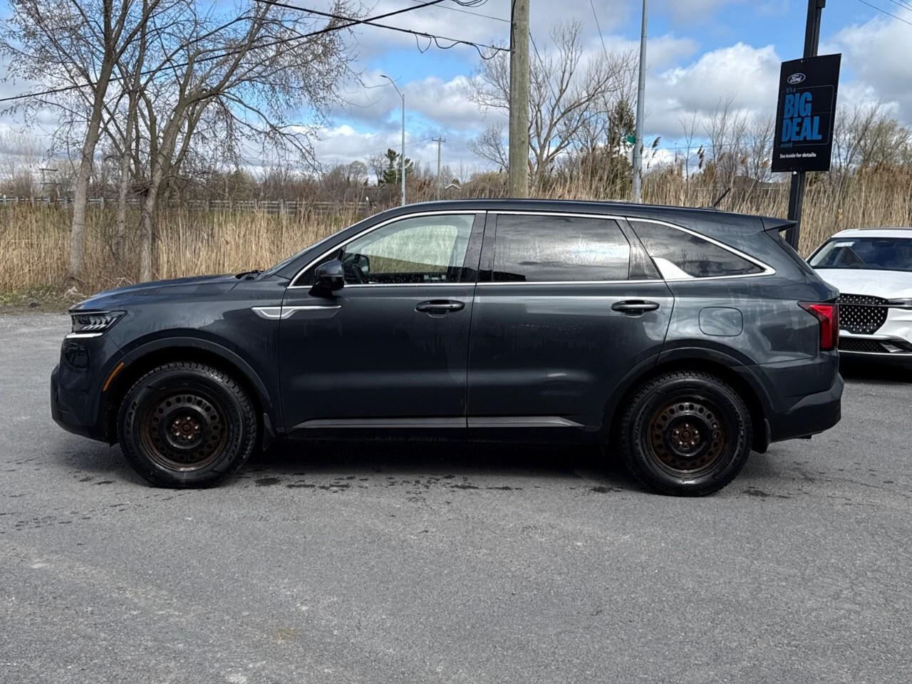 2022 Kia Sorento LX PLUS   3RD ROW SEATING   AWD Photo3