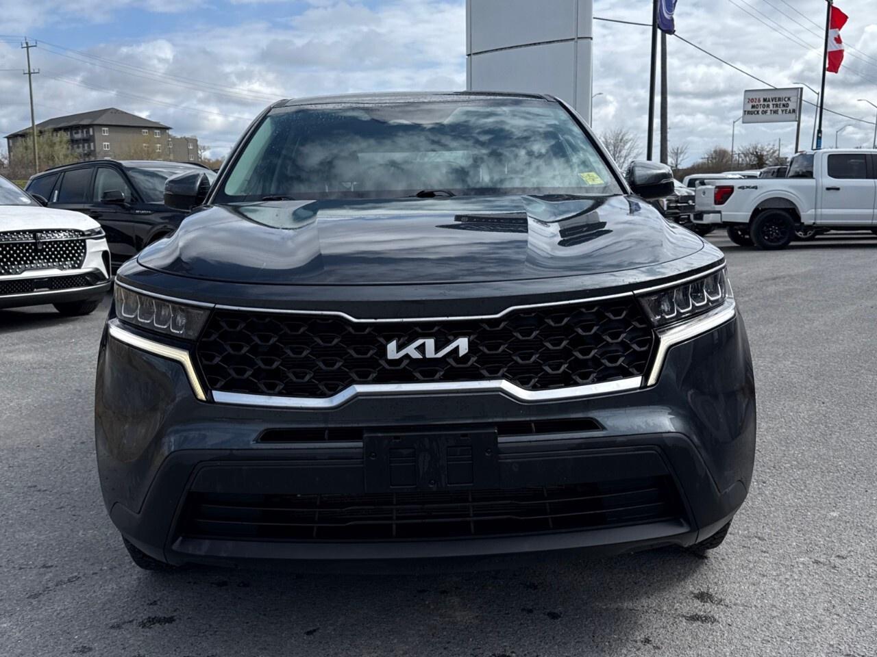 2022 Kia Sorento LX PLUS   3RD ROW SEATING   AWD Photo