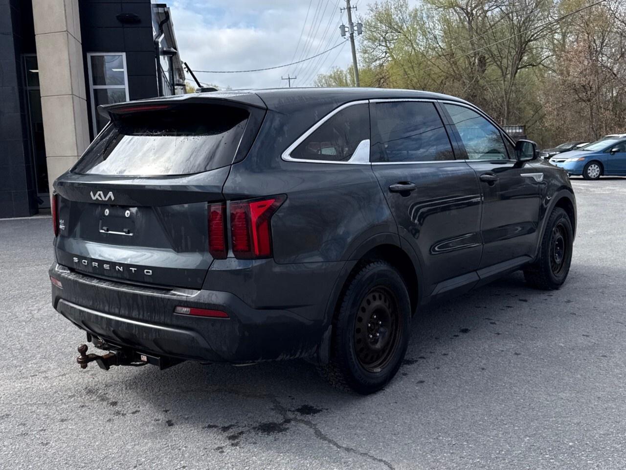 2022 Kia Sorento LX PLUS   3RD ROW SEATING   AWD Photo