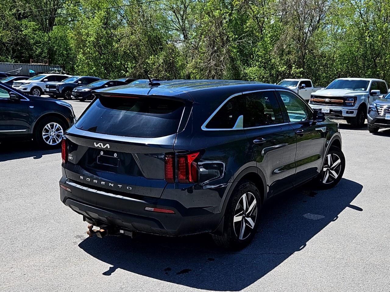 2022 Kia Sorento LX PLUS   3RD ROW SEATING   AWD Photo