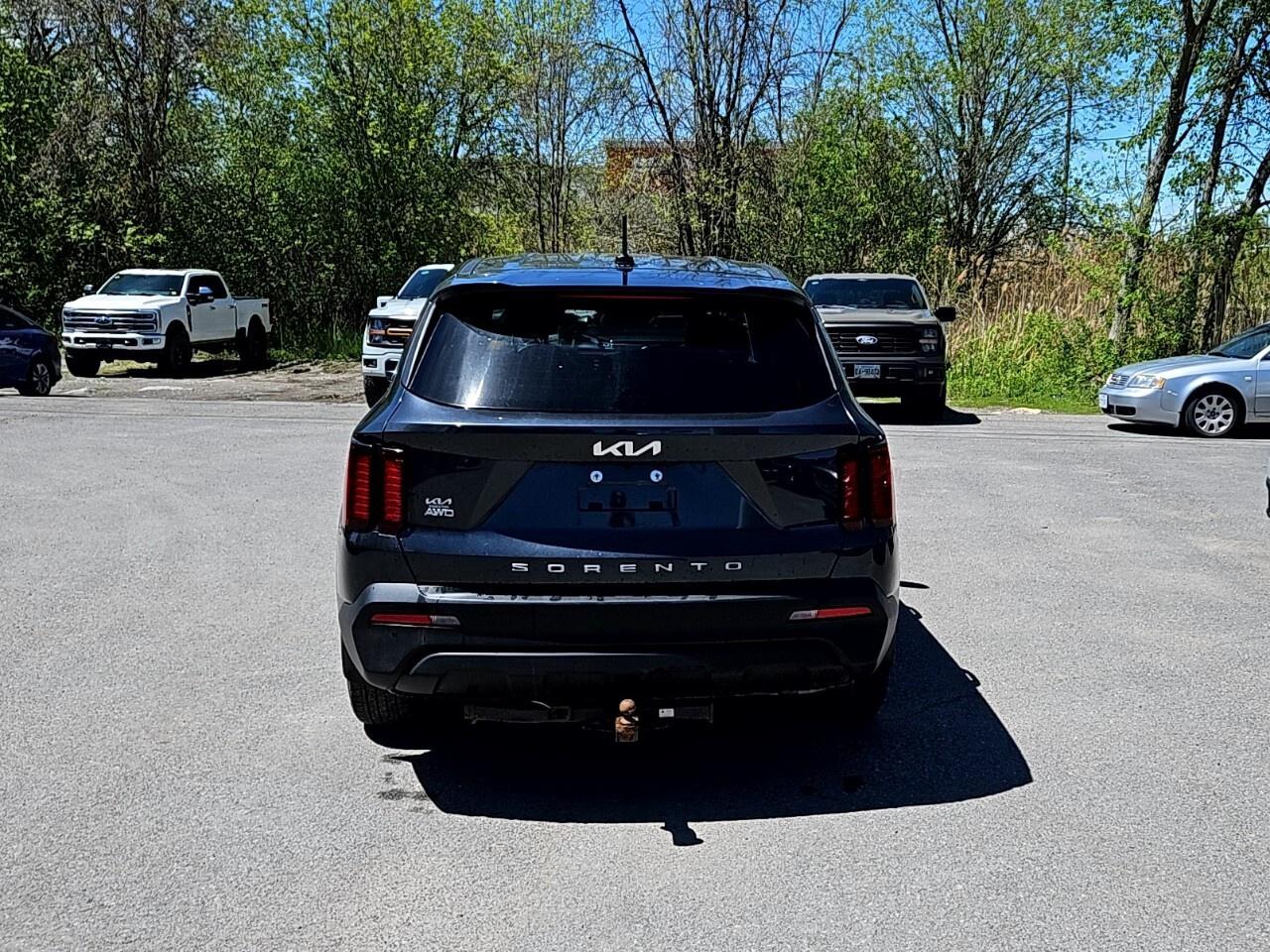 2022 Kia Sorento LX PLUS   3RD ROW SEATING   AWD Photo