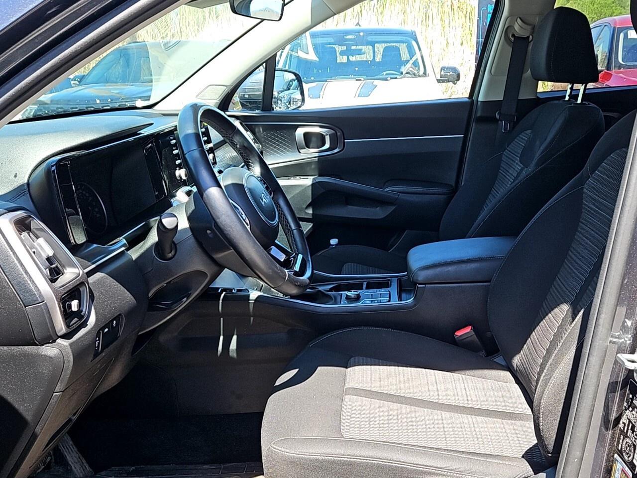 2022 Kia Sorento LX PLUS   3RD ROW SEATING   AWD Photo