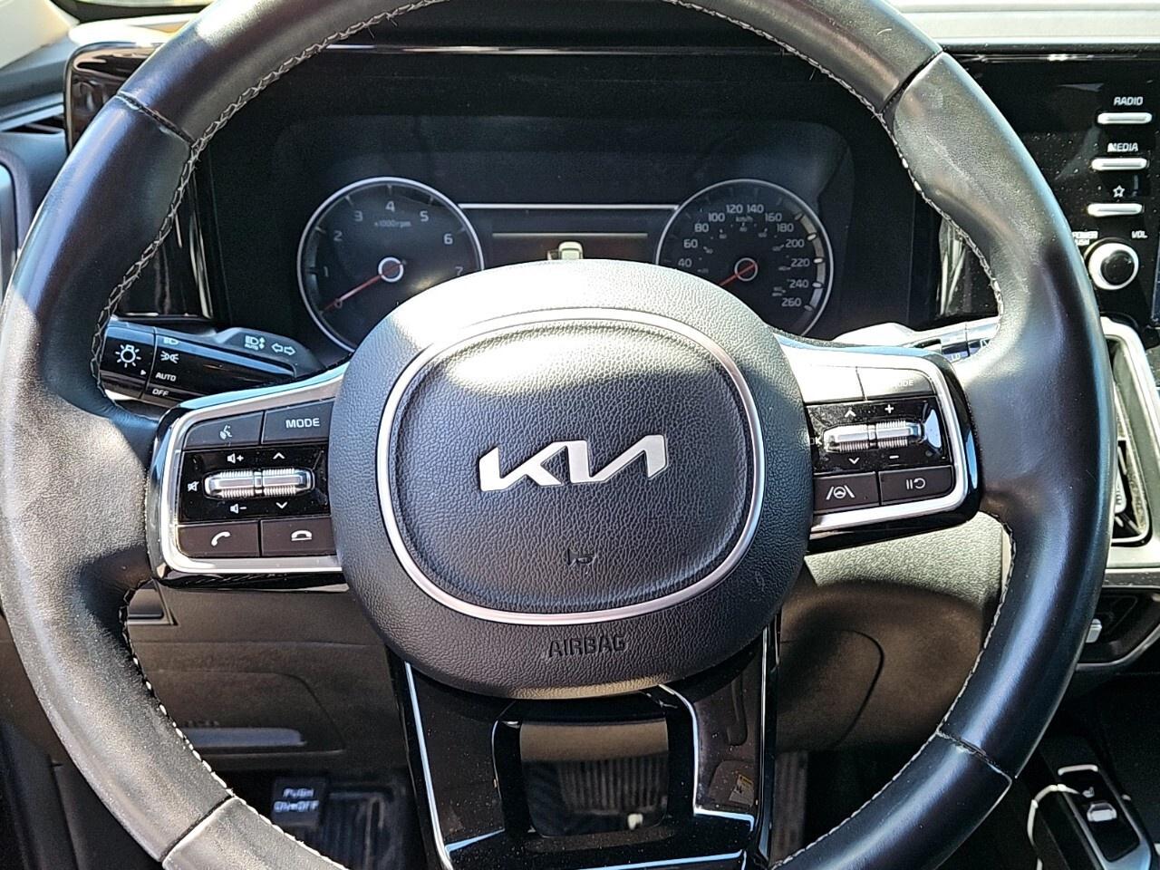 2022 Kia Sorento LX PLUS   3RD ROW SEATING   AWD Photo