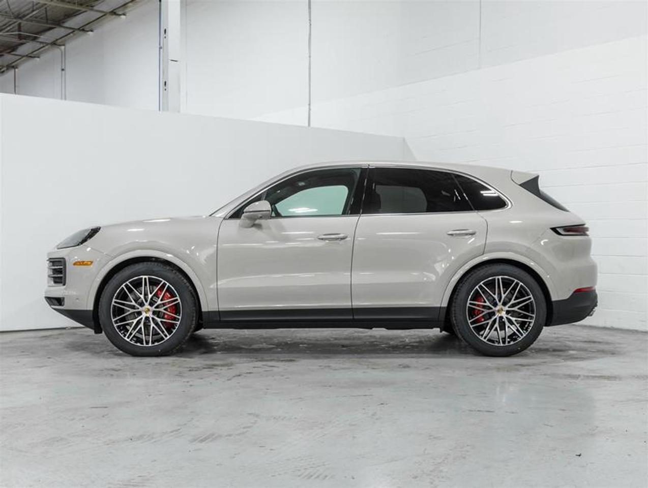 2026 Porsche Cayenne  Photo3