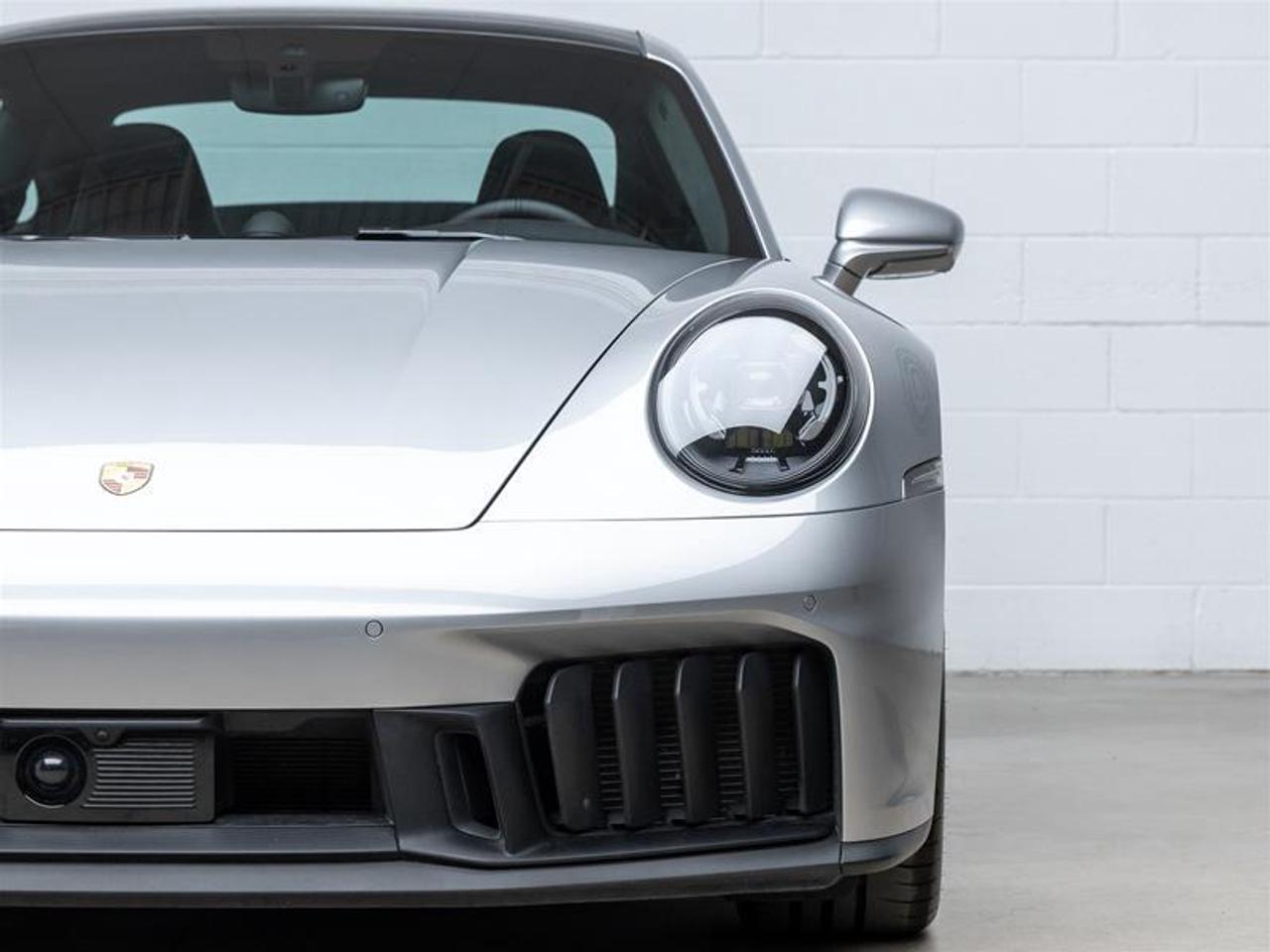 2025 Porsche 911  Photo3