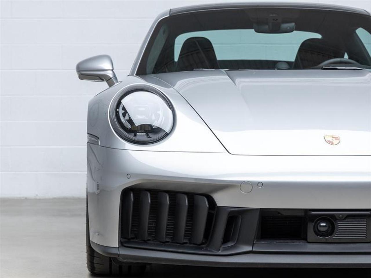 2025 Porsche 911  Photo2