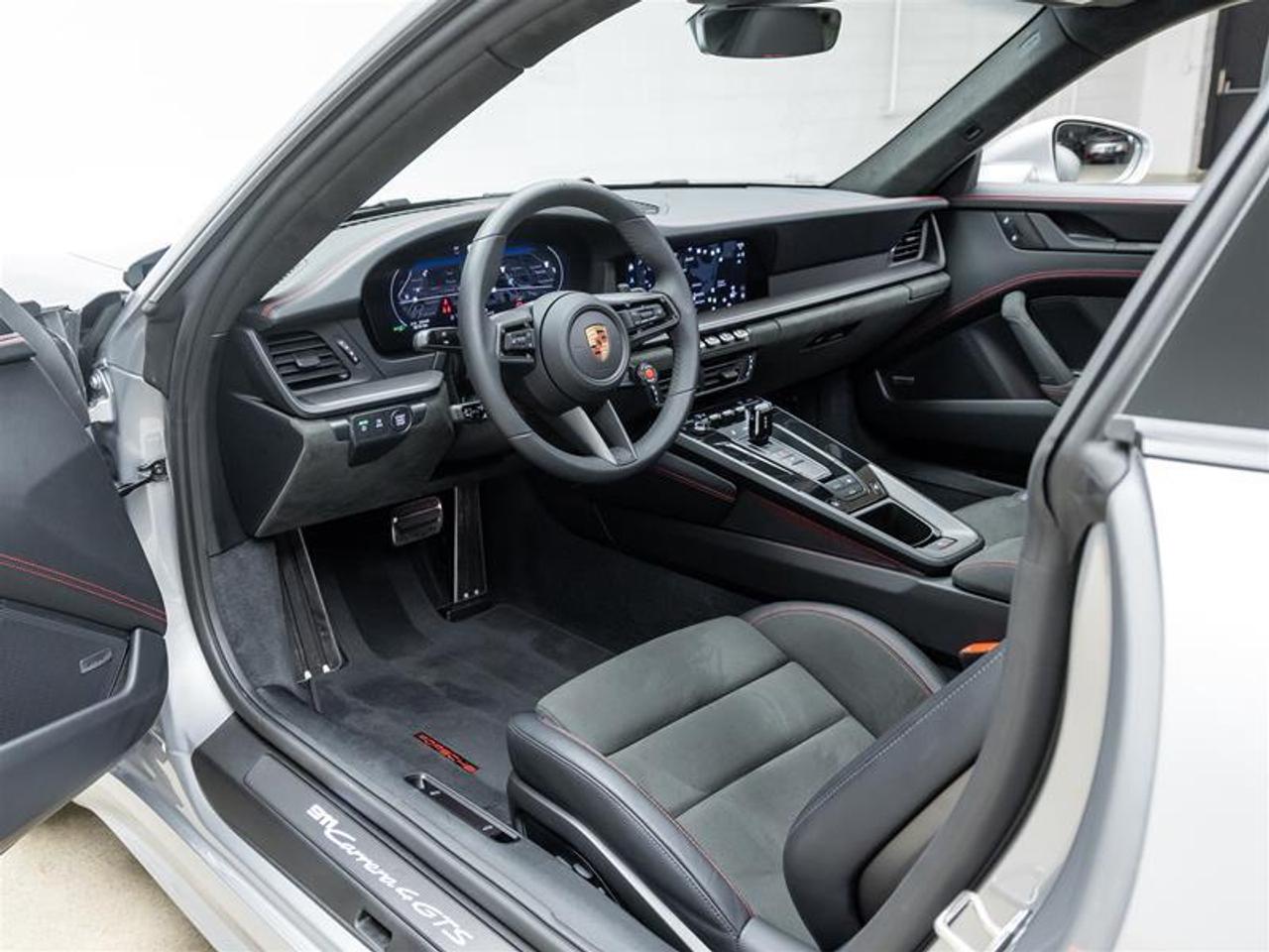 2025 Porsche 911  Photo