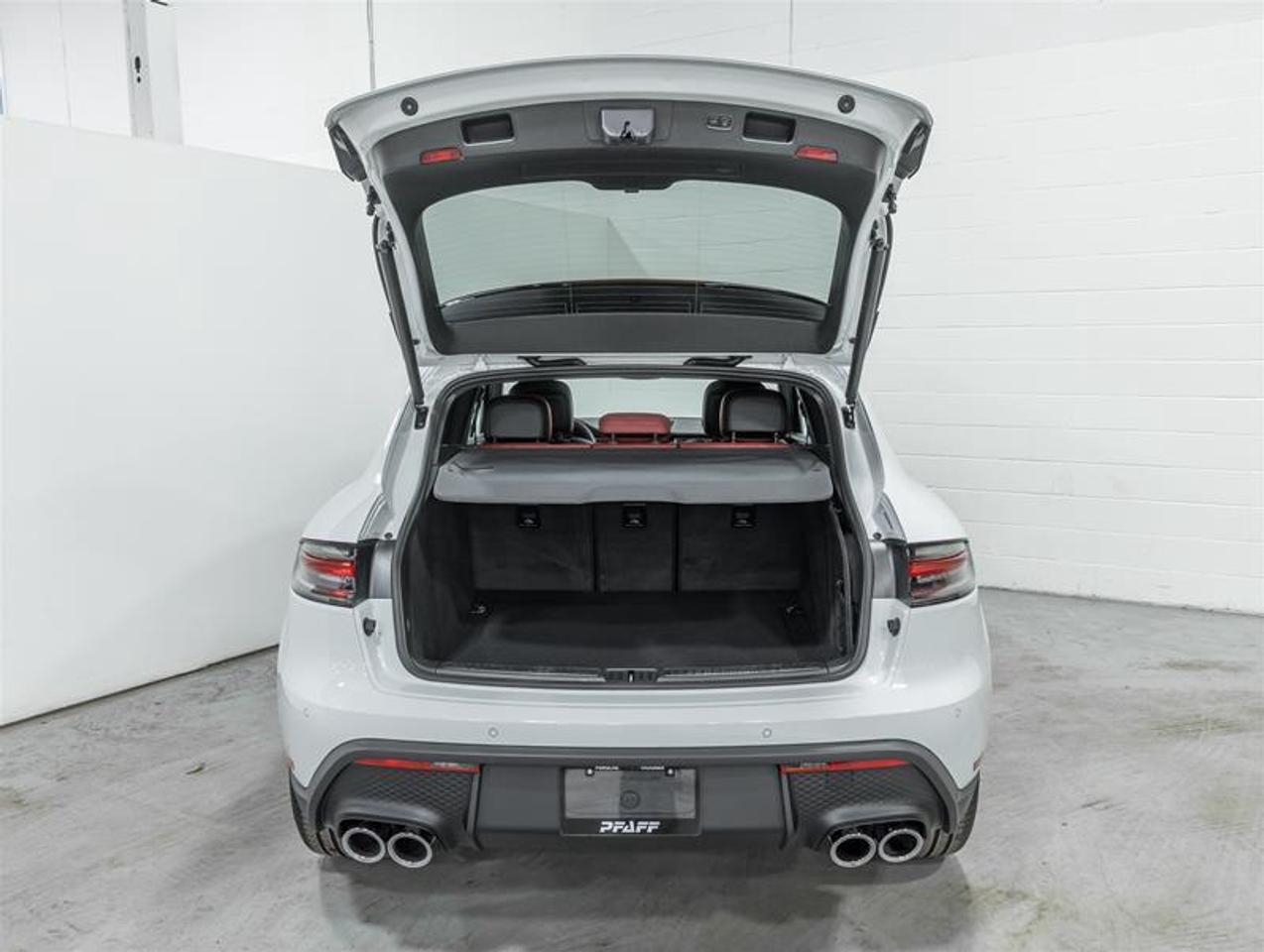 2026 Porsche Macan  Photo