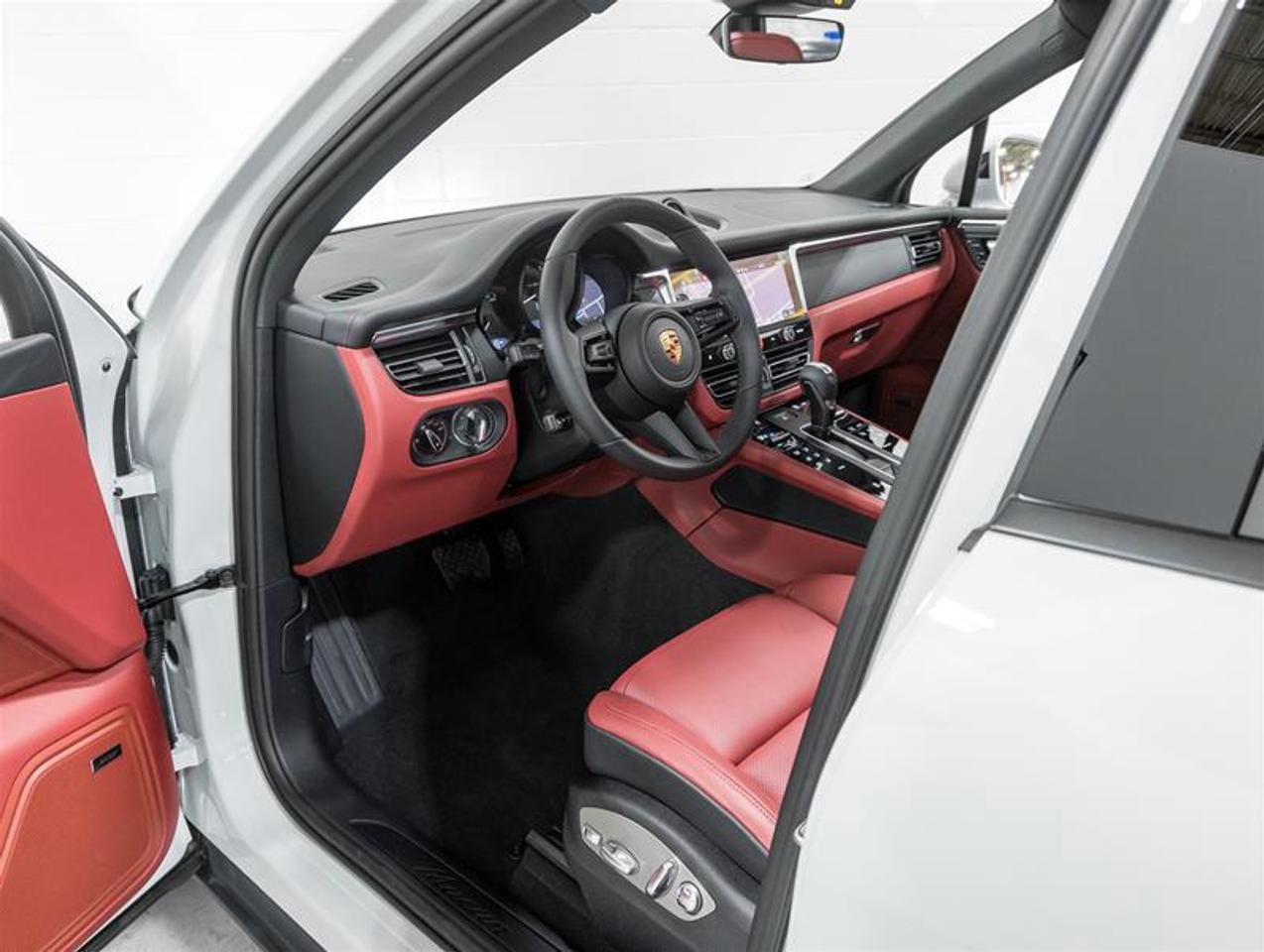 2026 Porsche Macan  Photo